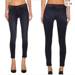 MOTHER Looker Ankle Fray Jeans in Kiss in the Dark
